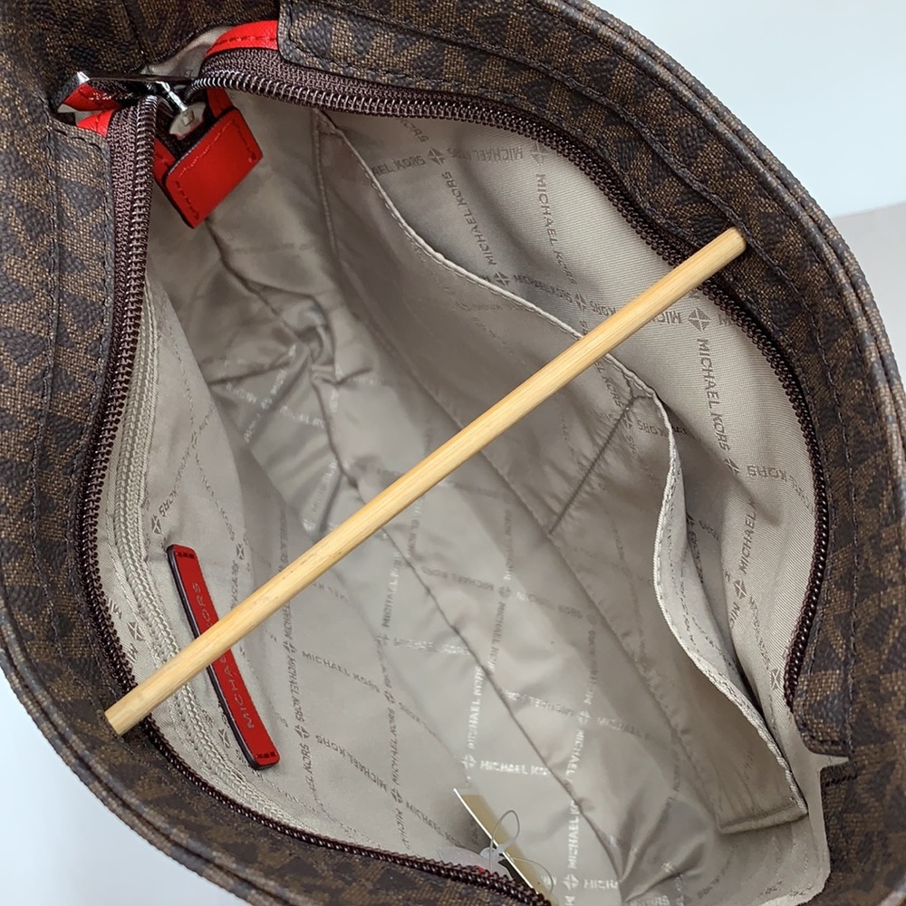 MICHAEL KORS 
Jet Set Travel Large Logo Messenger Bag BRIGHT RED/BROWN SIGNATURE - Picture 11 of 16